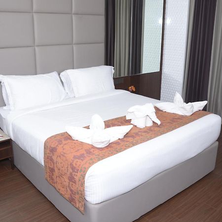 Tania President Inn Shirdi Exterior foto
